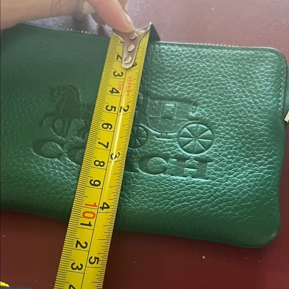 Coach Forest Green Wristlet 100% Real Leather And Authentic - Picture 8 of 9